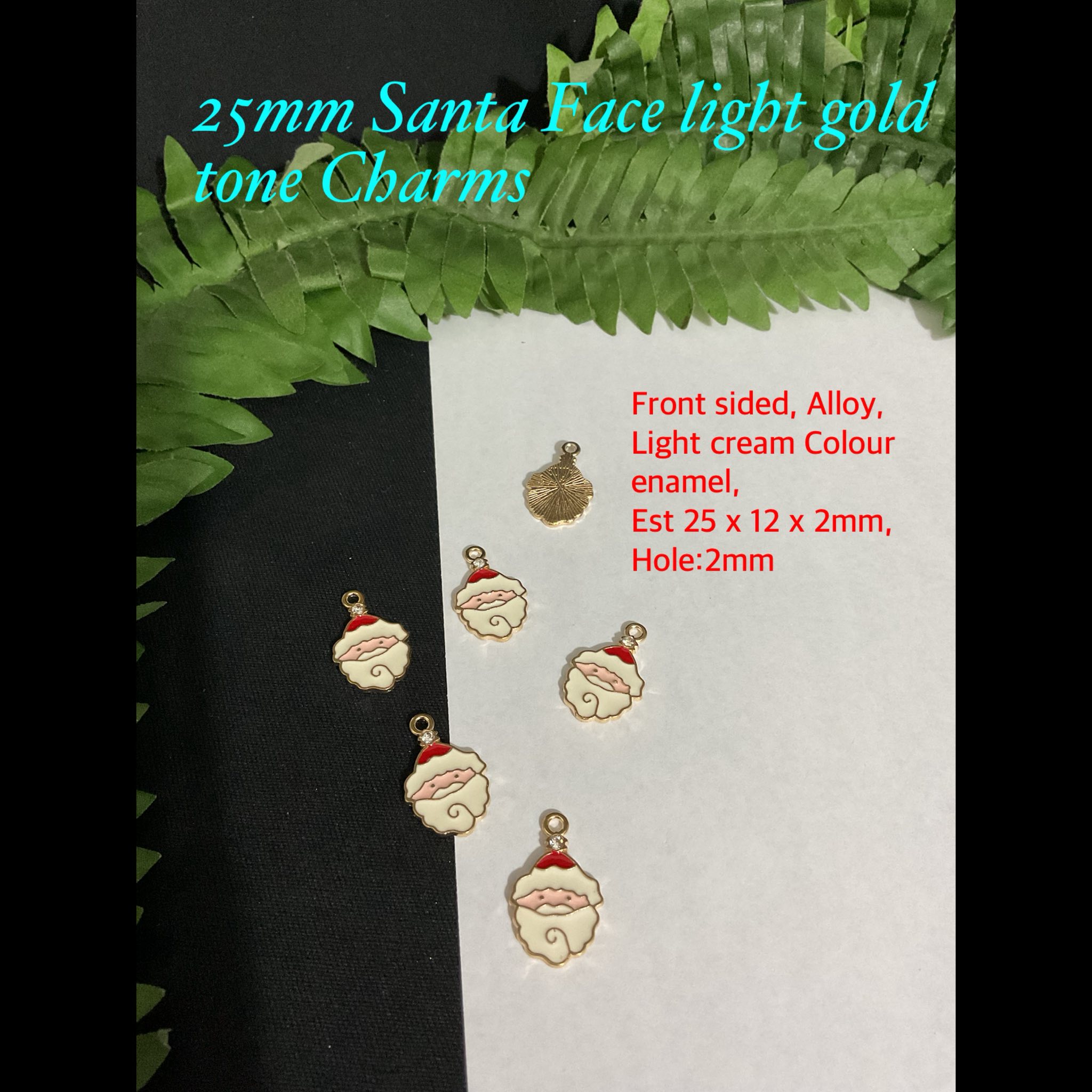 25mm Santa face Light Gold tone Charms (7pcs) 20% off!